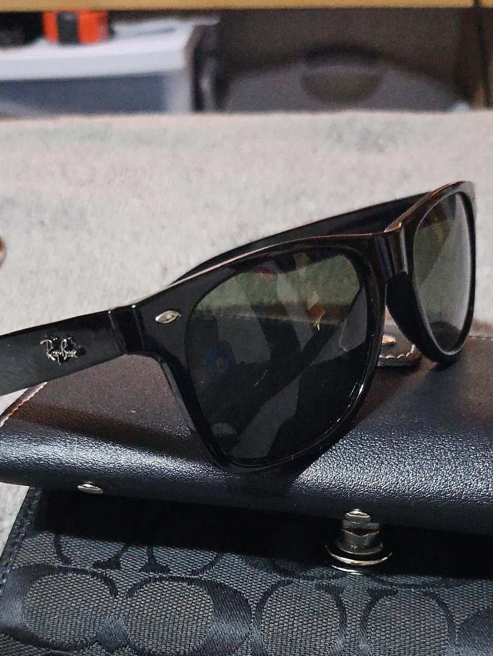 Rayban Designer Mens Sunglasses With Case